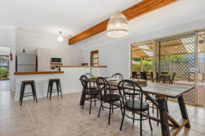 Light & Bright Pet Friendly Beachside Haven in Old Dawesville